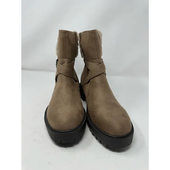 Dolce Vita Oaklyn Faux Leather Boots Light Brown Size 9.5 NWOT Faux Fur Lining