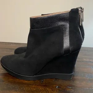 Donald J Pliner Chez Wedge Ankle Boots Black Trimmed with Textured Leather 7