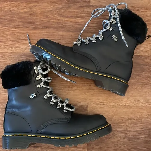 Dr Martens 1460 Serena Collar Boots