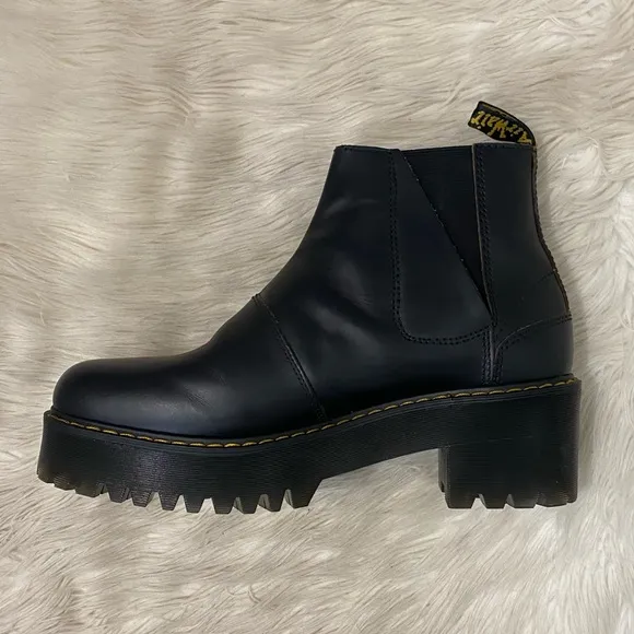 Dr. Martens Black Rometty II Vintage Smooth Leather Chelsea Boots Platform Boot