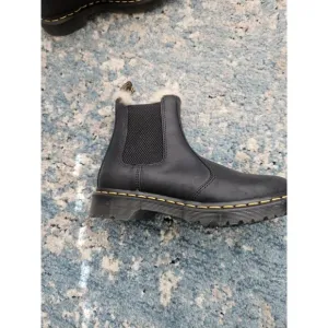 Dr. Martens Chelsea Boots 7.5 uni Brand New w/o Box Smooth Leather Platform 2976