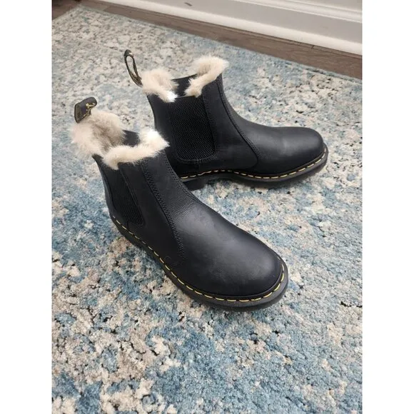 Dr. Martens Chelsea Boots 7.5 uni Brand New w/o Box Smooth Leather Platform 2976