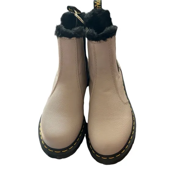Dr Martens leather Chelsea boots
