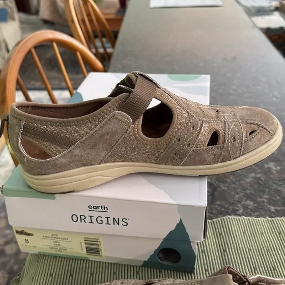 Earth Origins Tan Sandals Size 8 Comfortable Breathable Design New with box