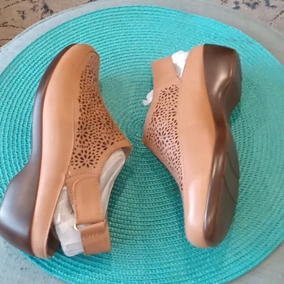 Easy Spirit women's slingbacks-NEW