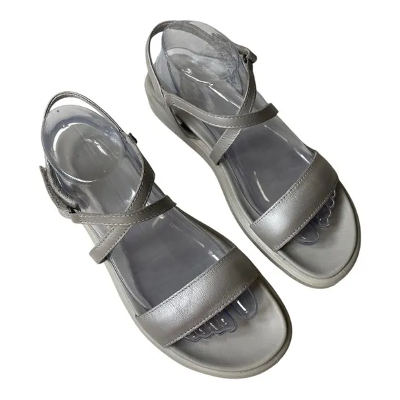 Ecco and Women’s Flowt LX Light Grey Leather Sandals