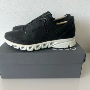 ECCO Men’s Black Size 9-9.5 shoes