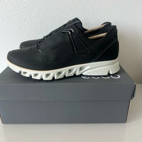 ECCO Men’s Black Size 9-9.5 shoes