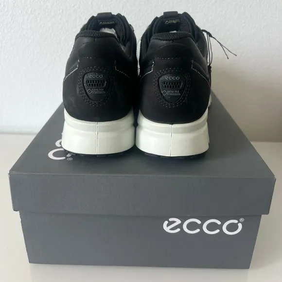 ECCO Men’s Black Size 9-9.5 shoes