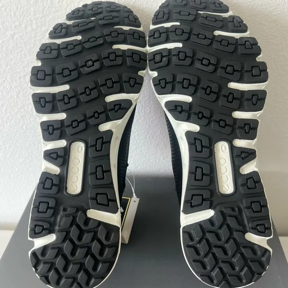 ECCO Men’s Black Size 9-9.5 shoes