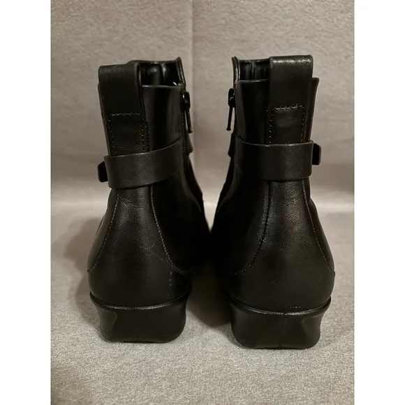 Ecco Womens EU 39 US 8/8.5 Sleek Black Leather Ankle Boots Moto Wedge Zip EUC