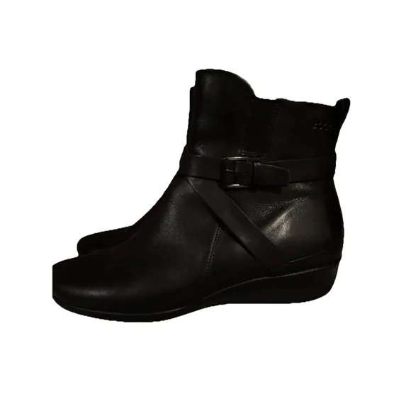 Ecco Womens EU 39 US 8/8.5 Sleek Black Leather Ankle Boots Moto Wedge Zip EUC