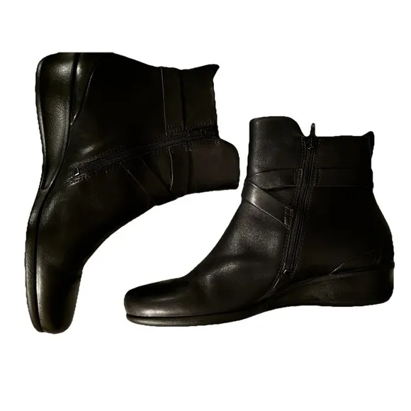 Ecco Womens EU 39 US 8/8.5 Sleek Black Leather Ankle Boots Moto Wedge Zip EUC