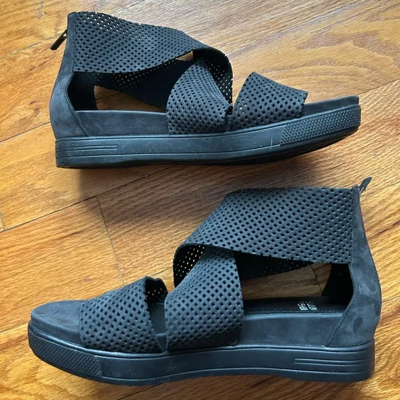Eileen fisher black perforated sandals size 7.5