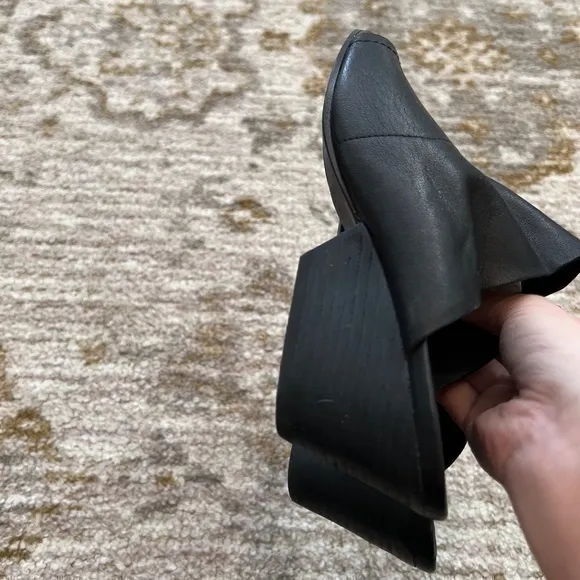 Eileen Fisher JuJu Black Leather Slip‎ On Peep Toe Slides Mules Heels Sandals