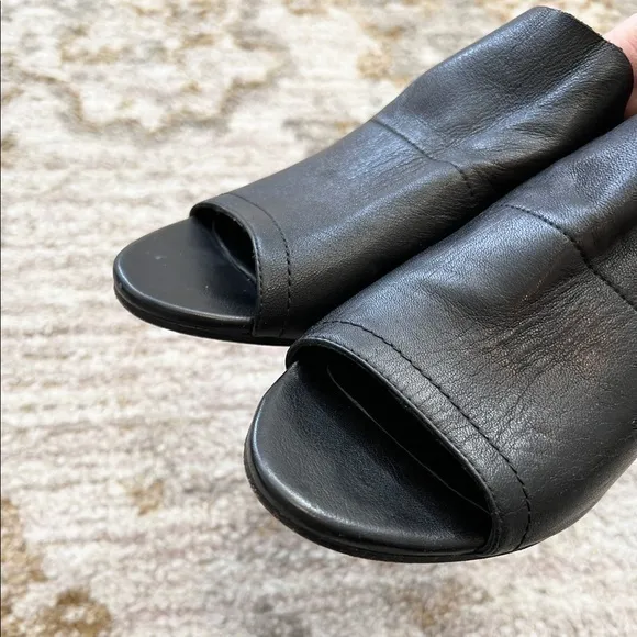 Eileen Fisher JuJu Black Leather Slip‎ On Peep Toe Slides Mules Heels Sandals