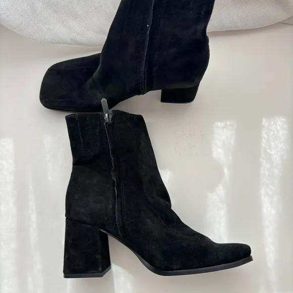 Elegant Black Suede Ankle Boots