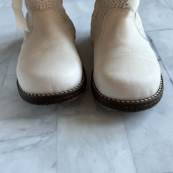 Eli 1957 White Ice Boot with Velvet Bows
