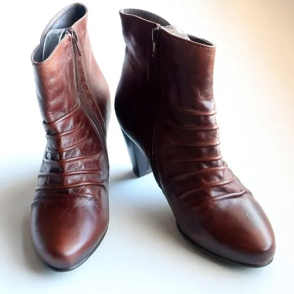 Eric Michael Brown Leather Almond Toe Heeled Ankle Boots Booties Size 7