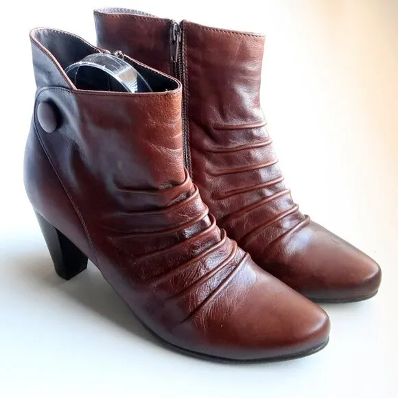 Eric Michael Brown Leather Almond Toe Heeled Ankle Boots Booties Size 7