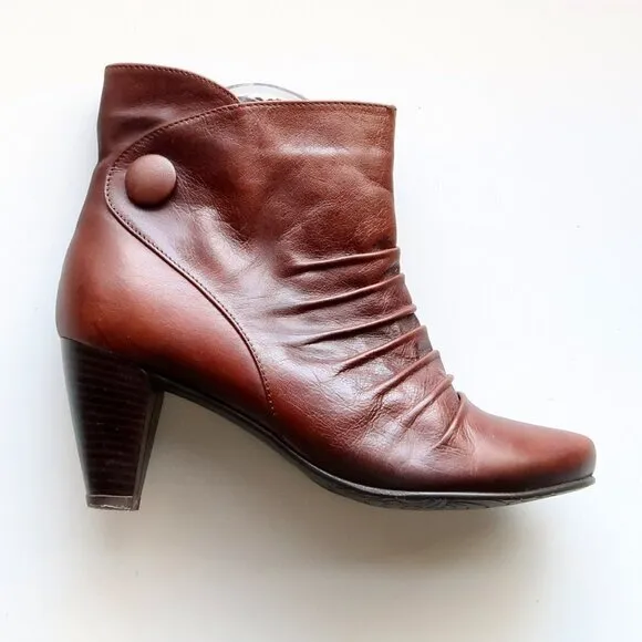 Eric Michael Brown Leather Almond Toe Heeled Ankle Boots Booties Size 7