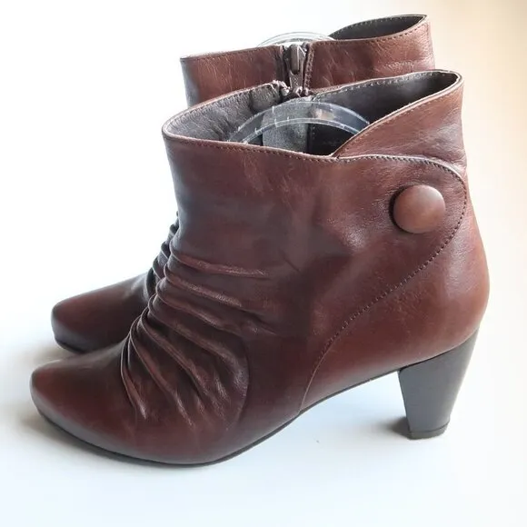 Eric Michael Brown Leather Almond Toe Heeled Ankle Boots Booties Size 7