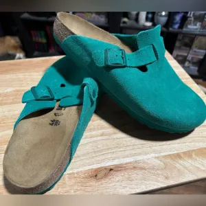 EUC Birkenstock Kelly green Sandals