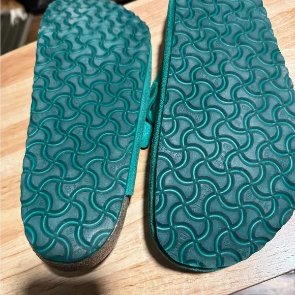 EUC Birkenstock Kelly green Sandals