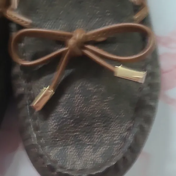 EUC Michael Kors Brown Leather Moc Crocodile Loafers Gold Bar Trim Sz 7.5M