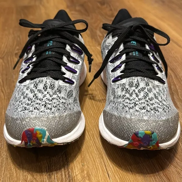 EUC Nike Zoom Youth Pegasus 36 Running/ Tennis shoes (Size: 5.5Y)