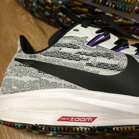 EUC Nike Zoom Youth Pegasus 36 Running/ Tennis shoes (Size: 5.5Y)