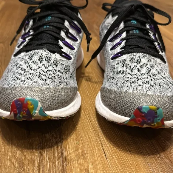 EUC Nike Zoom Youth Pegasus 36 Running/ Tennis shoes (Size: 5.5Y)
