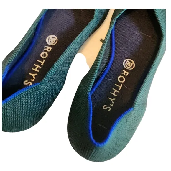 EUC Retired Rothy's Emerald Green Almond Toe The Flat