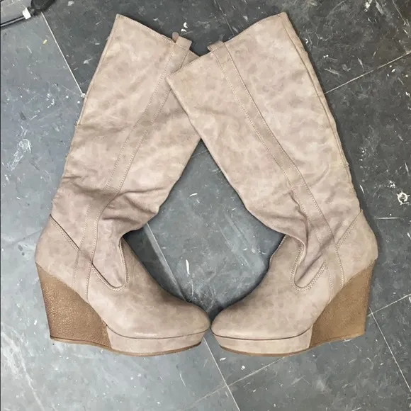 Faux Leather Wedge Boots Sz 39