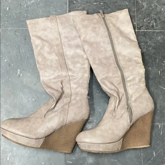 Faux Leather Wedge Boots Sz 39