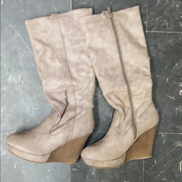 Faux Leather Wedge Boots Sz 39