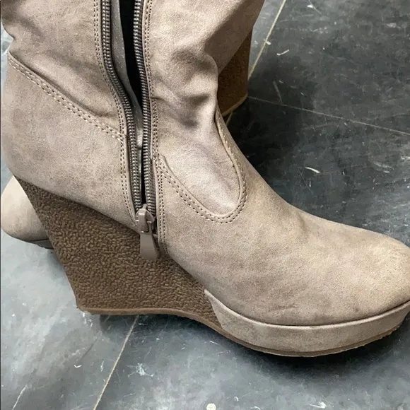 Faux Leather Wedge Boots Sz 39