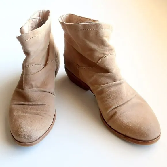 Fergie Monet Beige Suede Leather Low Heel Ankle Boots Booties Size 8.5