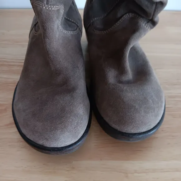 Fly London Brownish Tan Suede Western Slouch Booties Boots, Size 39