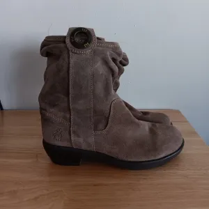 Fly London Brownish Tan Suede Western Slouch Booties Boots, Size 39