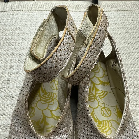 FLY LONDON tan / silver perforated leather Ayala wedge sandals 36