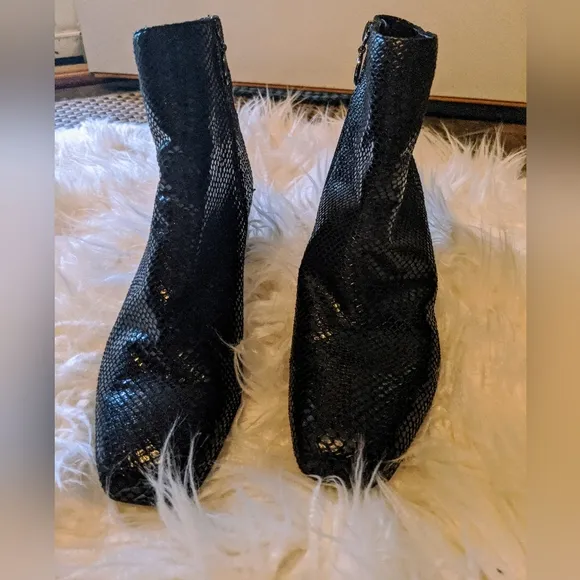 Franco Sarto Marquee Ankle Boot Black Snakeskin Bootie sz 7.5