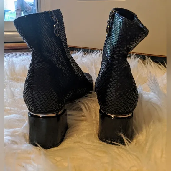 Franco Sarto Marquee Ankle Boot Black Snakeskin Bootie sz 7.5