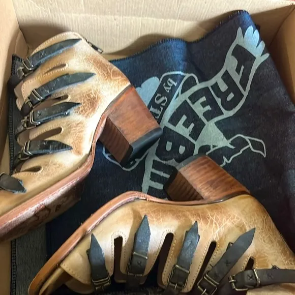 Freebird Quinn Sandals Women's Size 7 Tan and Black