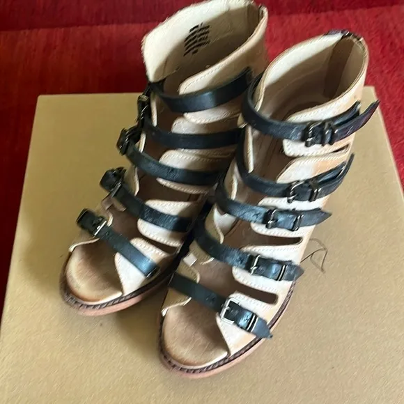 Freebird Quinn Sandals Women's Size 7 Tan and Black
