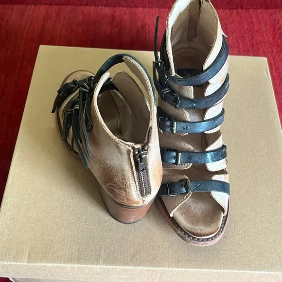 Freebird Quinn Sandals Women's Size 7 Tan and Black