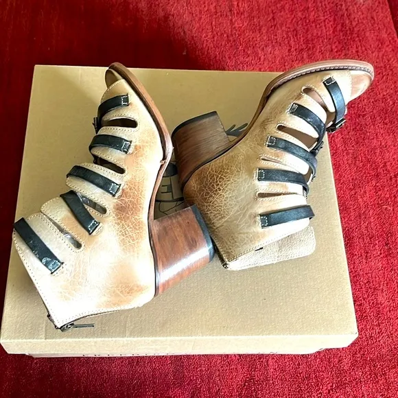 Freebird Quinn Sandals Women's Size 7 Tan and Black