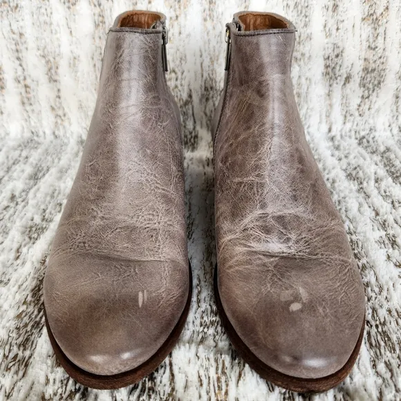 Frye &quot;Carson Piping Bootie&quot; Graphite Grey Leather Ankle Boot | Women's Size 8.5