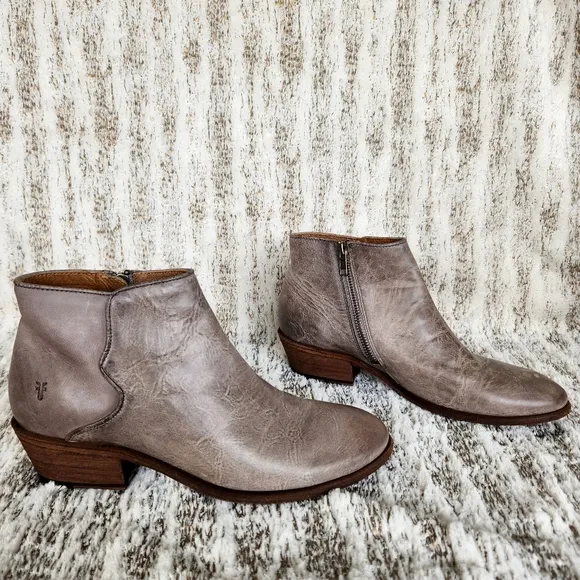 Frye &quot;Carson Piping Bootie&quot; Graphite Grey Leather Ankle Boot | Women's Size 8.5