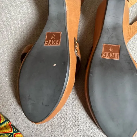 FRYE AND CO New Tan Leather Sandals with Crisscross Straps size 10
